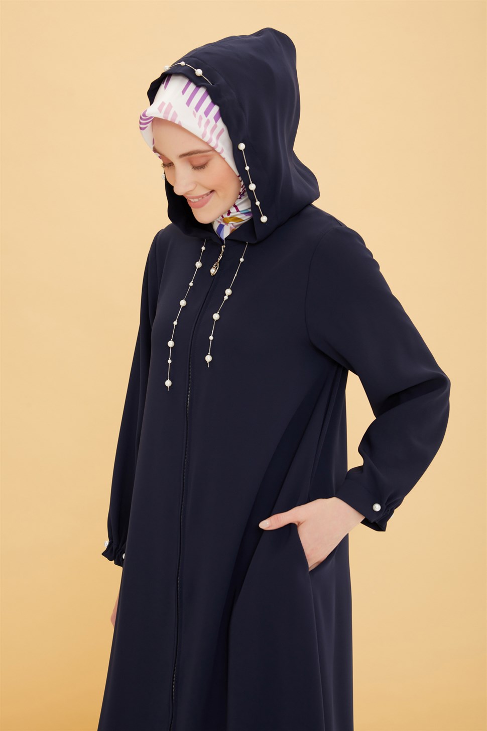 Armine Abaya mit Perlenkette 8806