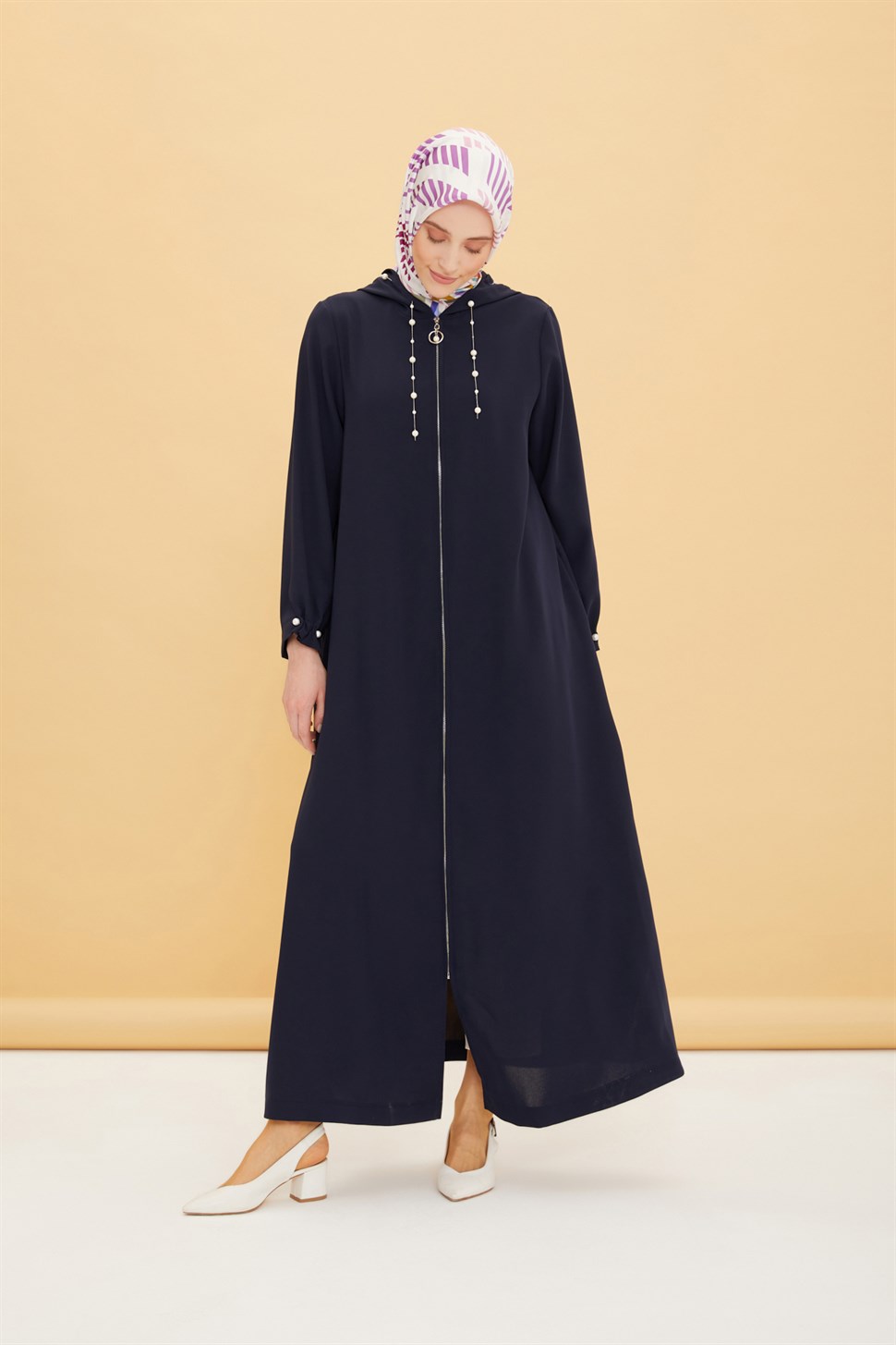 Armine Abaya mit Perlenkette 8806